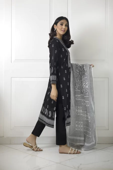 Black block printed shirt with capri pants & matching block printed dupatta - Image 2
