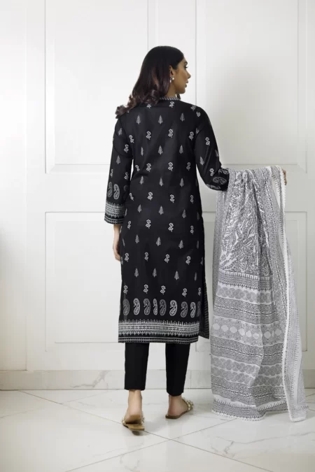 Black block printed shirt with capri pants & matching block printed dupatta - Image 3