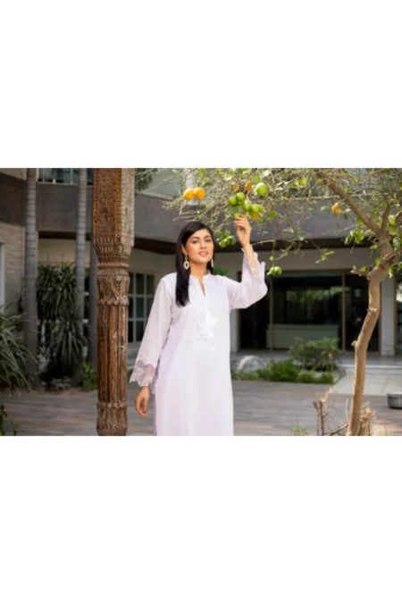 Lilly - Image 2