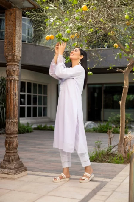 Lilly - Image 4