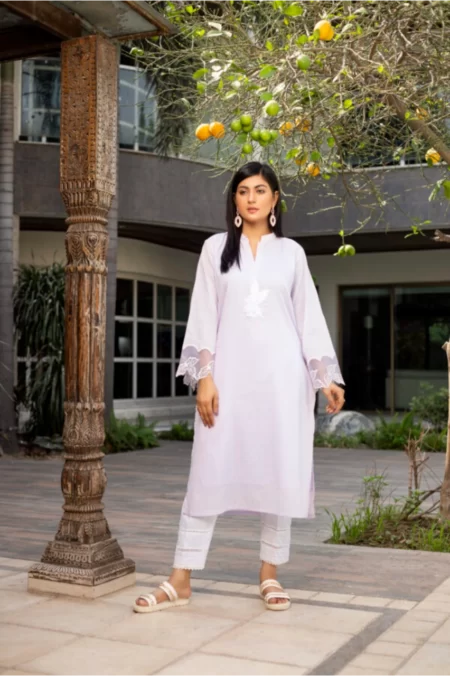 Lilly - Image 3