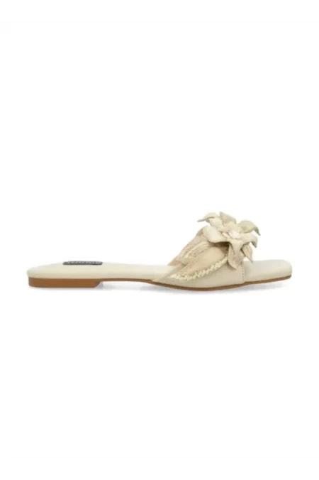 Inara in Ivory - Image 4