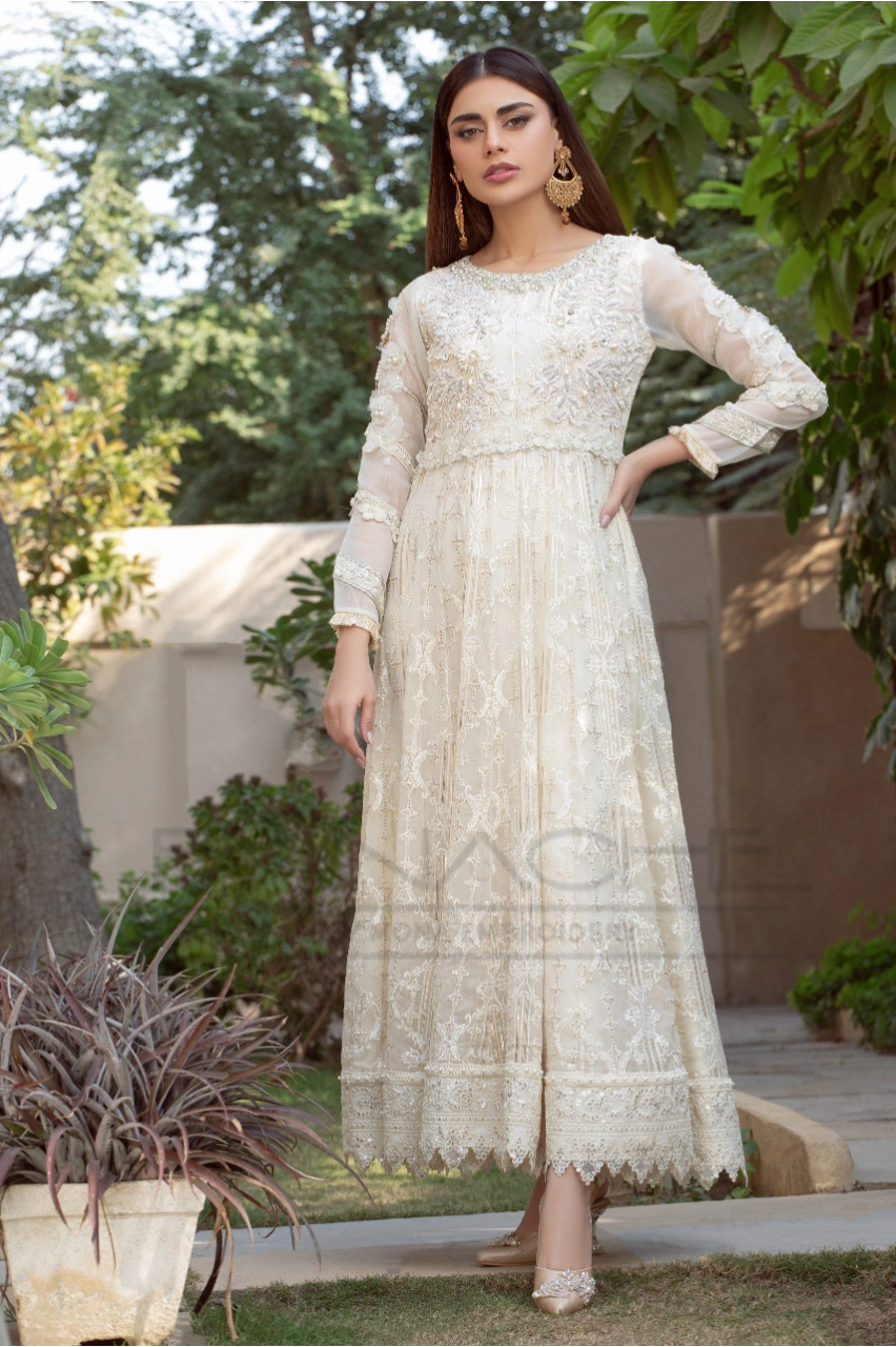 Top Pakistani Actresses In Beautiful White Dresses | Reviewit.pk