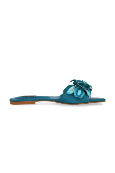 Inara in Turquoise - Image 3