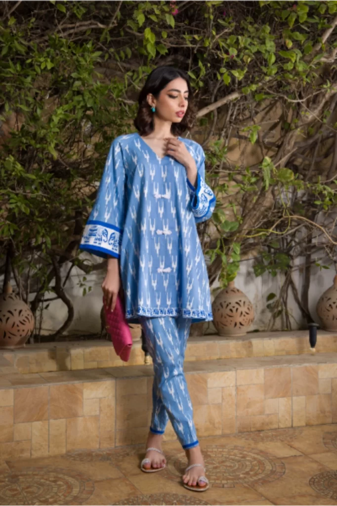 Light Blue Cotton Tunic With Detailing Paired With Matching Capri Pants - SHK-1058 - Image 5