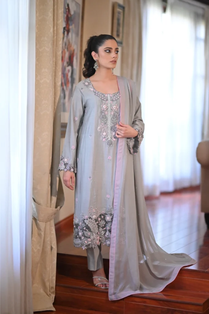 Grey and pink - Image 2