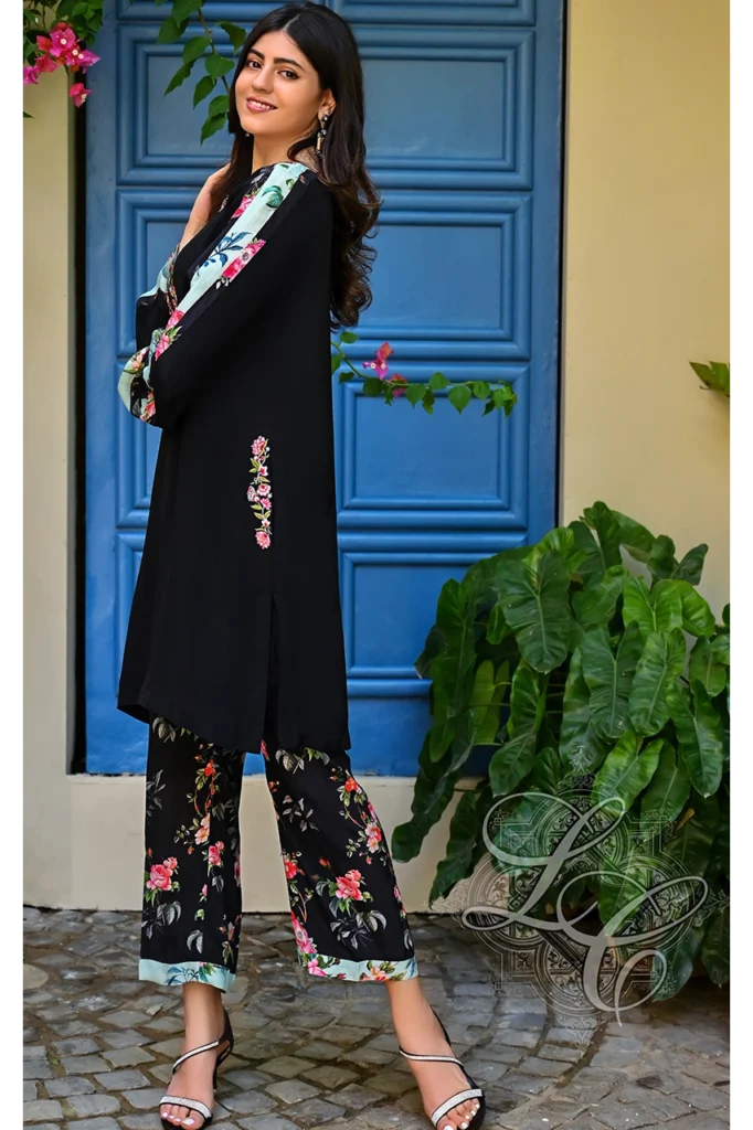 Black Kurta With Culotte Pants - Image 2