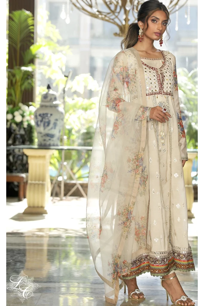 Kaamdani Peshwas With Churidars And Printed Dupatta