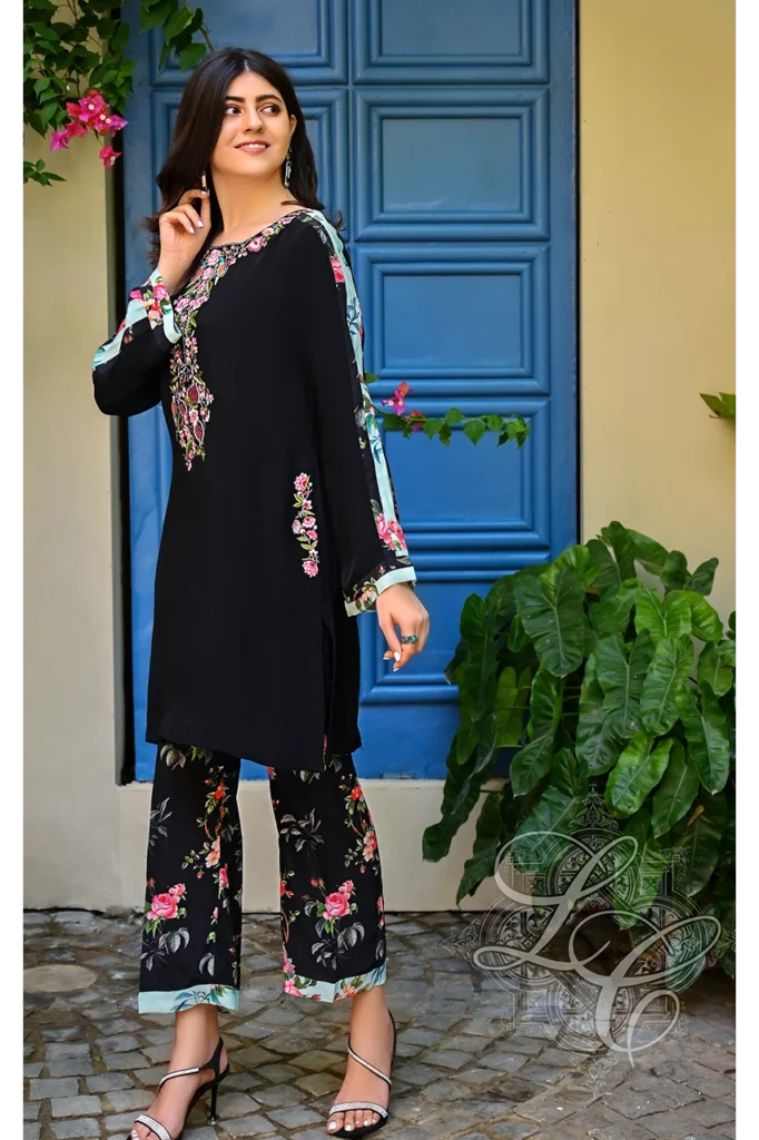 Black Kurta With Culotte Pants - Image 3