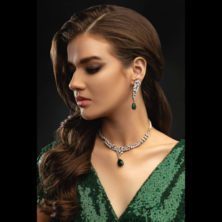 Queen Emerald Set