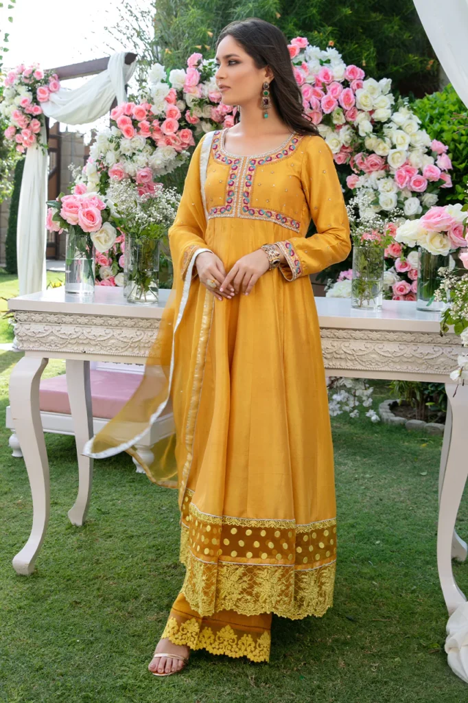 Mari Gold - Image 2
