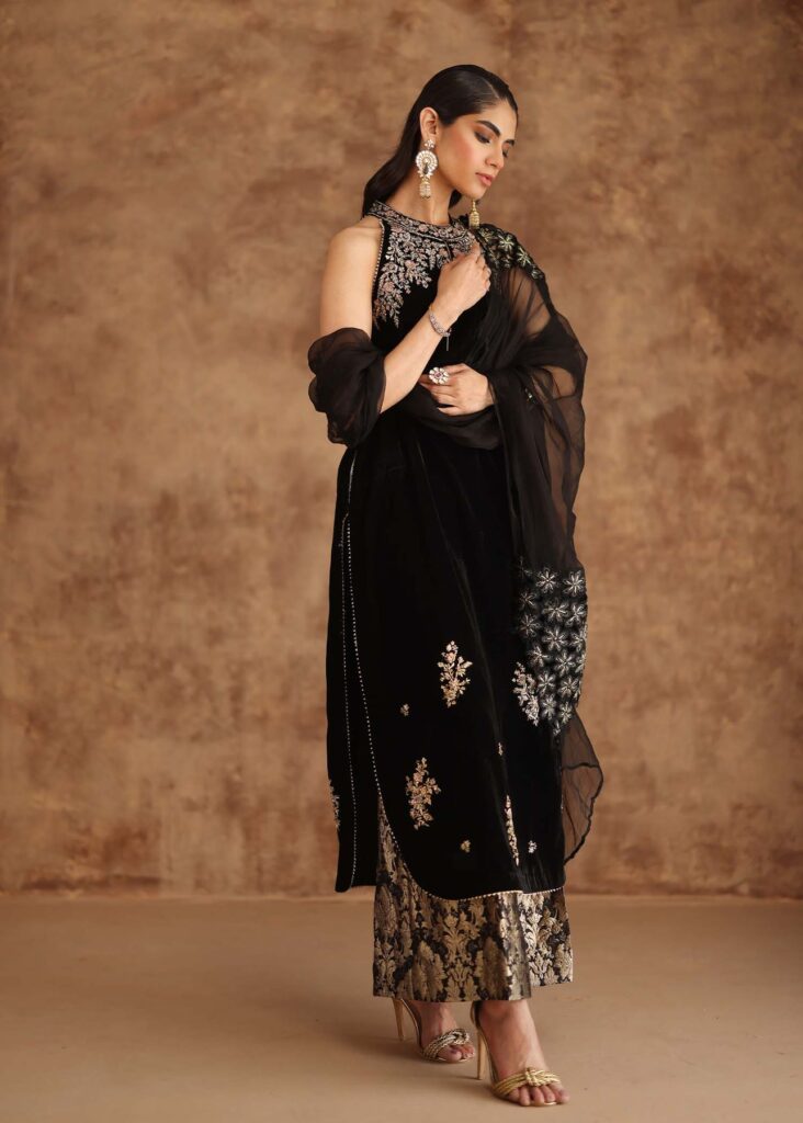 Deep Black Velvet - Image 2