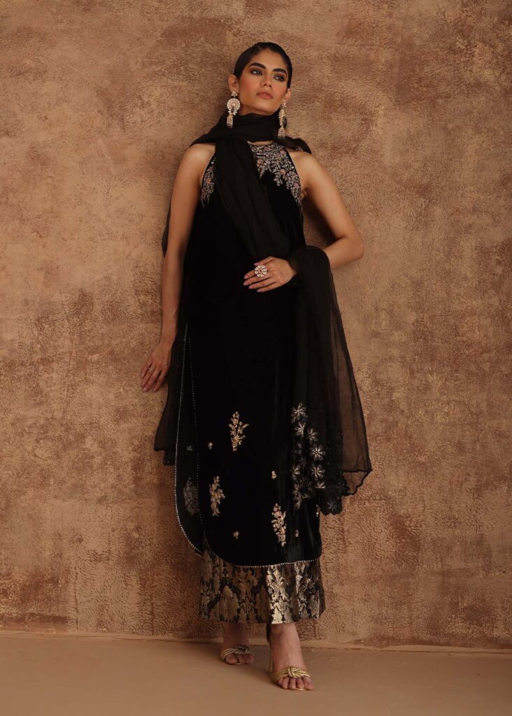 Deep Black Velvet - Image 5