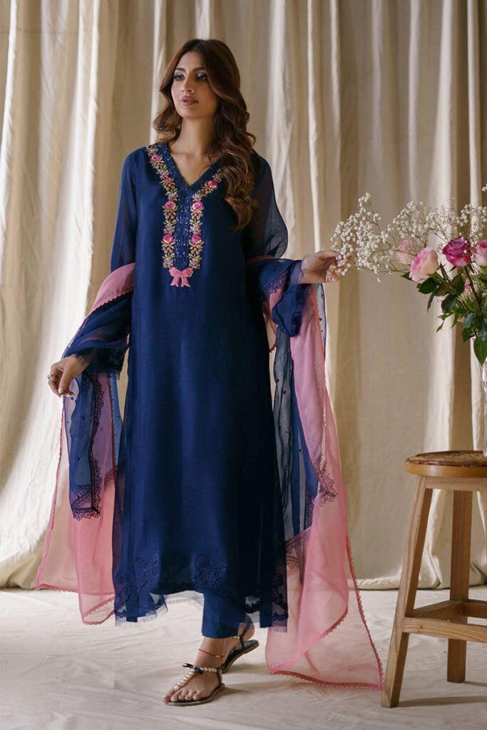 Rose And Bows With Pants - Image 6