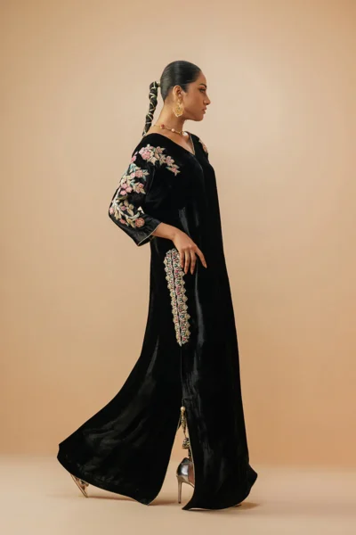 Zarqash Velvet Gown - Image 5
