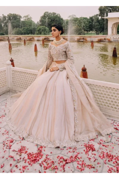 Noor Bano - Image 7