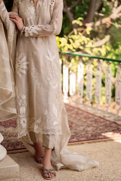 Amika - Image 4