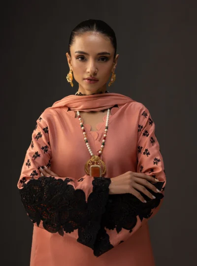 Peach Bloom Noir - Image 5
