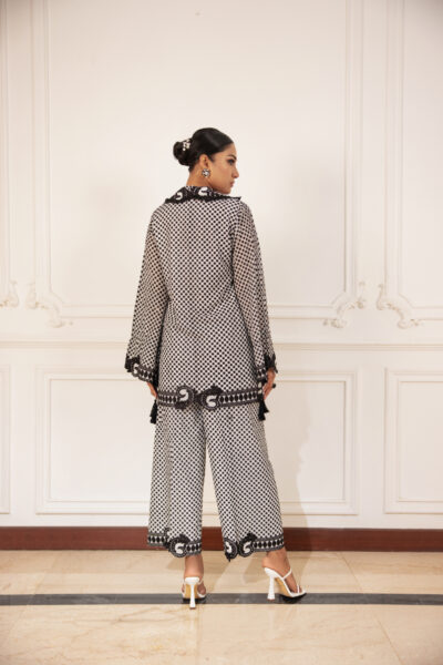 Azra - Image 3