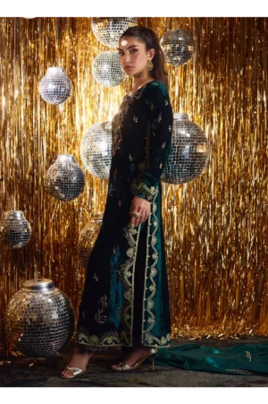 Gleen Forest Green Velvet Shirt And Dupatta