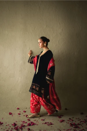 Nerina Navy Velvet Farshi Set