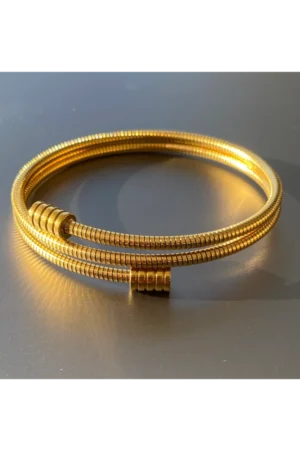 Wraparound Ribbed Bangle in Yellow Gold