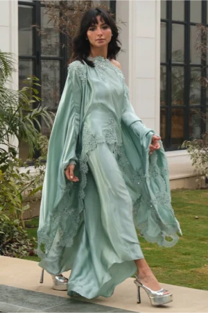 Eirine Cape Set
