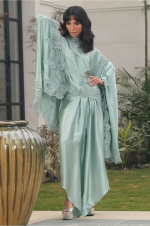 Eirine Cape Set