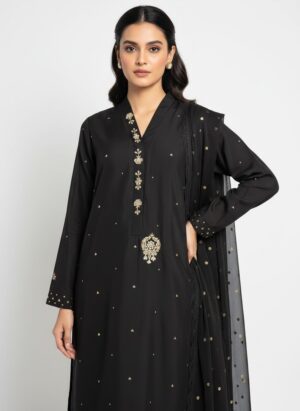 Noir Antique Motif