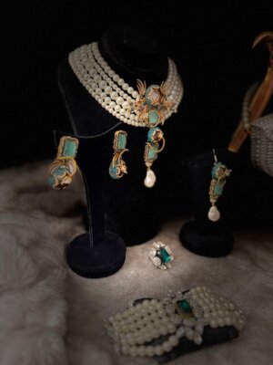 Aura-e-Noor - Treasure World