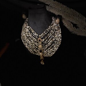 Black and white regalia set - Treasure World