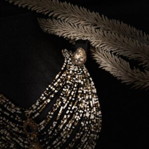 Black and white regalia set - Treasure World