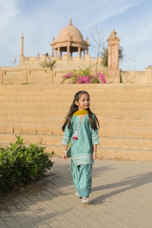 Ocean Breeze Farshi - Girl