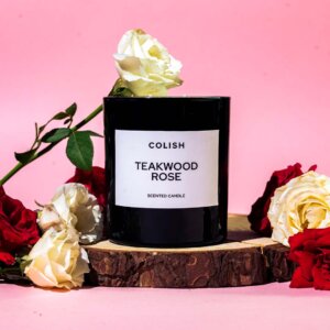TEAKWOOD ROSE SCENTED CANDLE