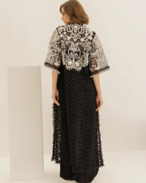 Nyra (Black)